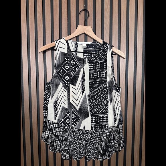 Diane von Furstenberg Top Small Womens White Black Sleeveless Multi Print Silk - Picture 1 of 7